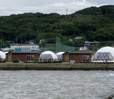 津屋崎の水産高校の横に何だこれ？