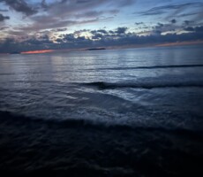 陽が落ちる福間海岸